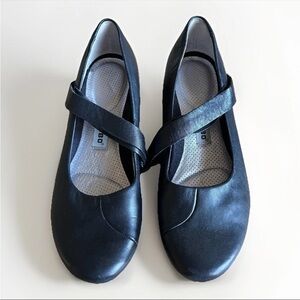 Tsubo Women's Asmik Wedge Pump Size 7.5 Black Leather Platform Mary Jane Shoes